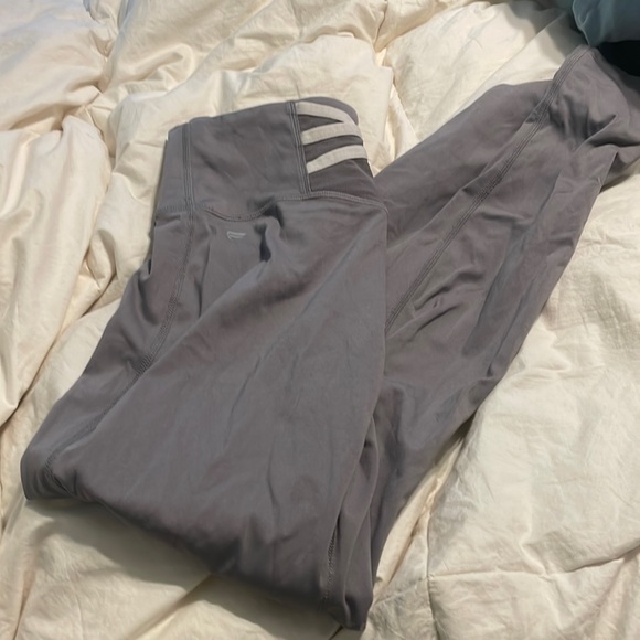 Gray leggings the crossover pocket on the back - Picture 1 of 1